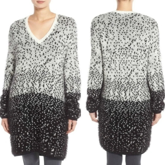 Trouvé • Long V-Neck Colorblock Sweater - Picture 1 of 7